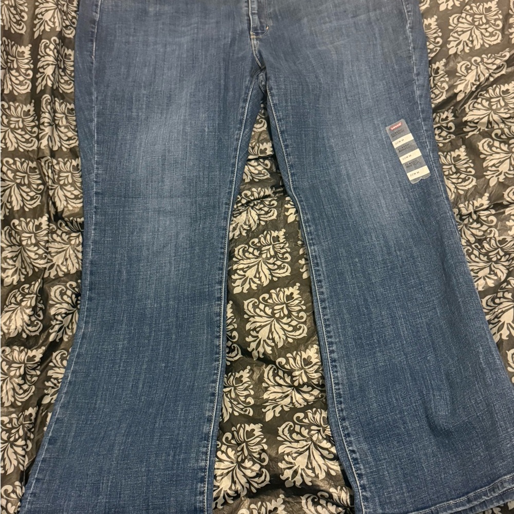 Levi's Plus Mid Rise Medium Wash Classic Bootcut Jeans, Women's Size 22W